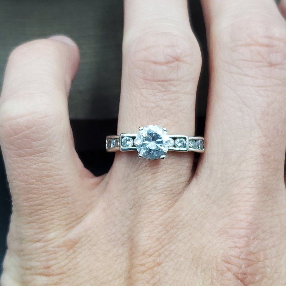Size 7 Sterling Silver Cubic Zirconia Tiered Style Gemstone Band Ring